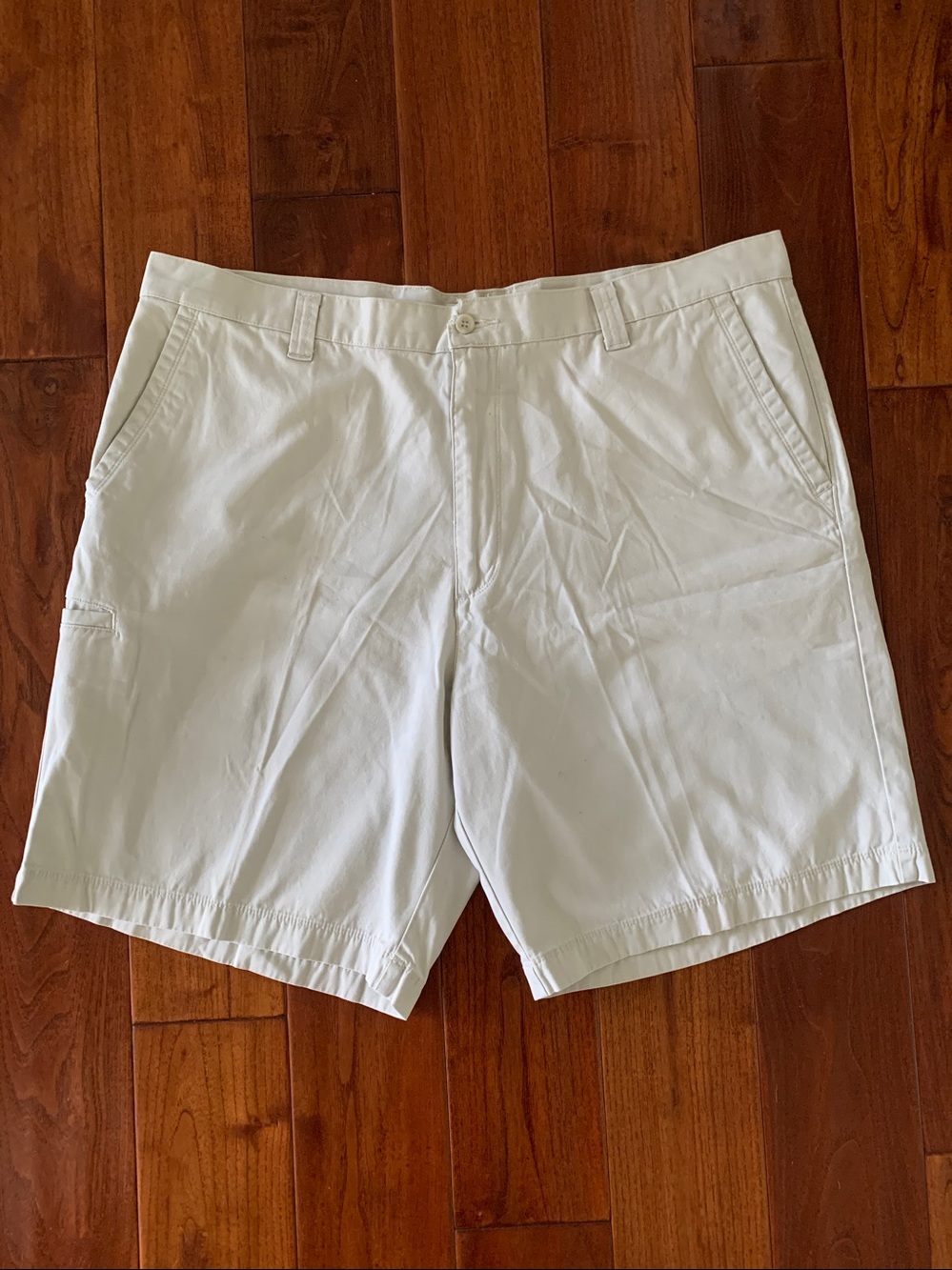 DOCKERS  Shorts Men's 42 Beige Flat Front 5 Pockets Timber Wolf Tan 100% cotton
